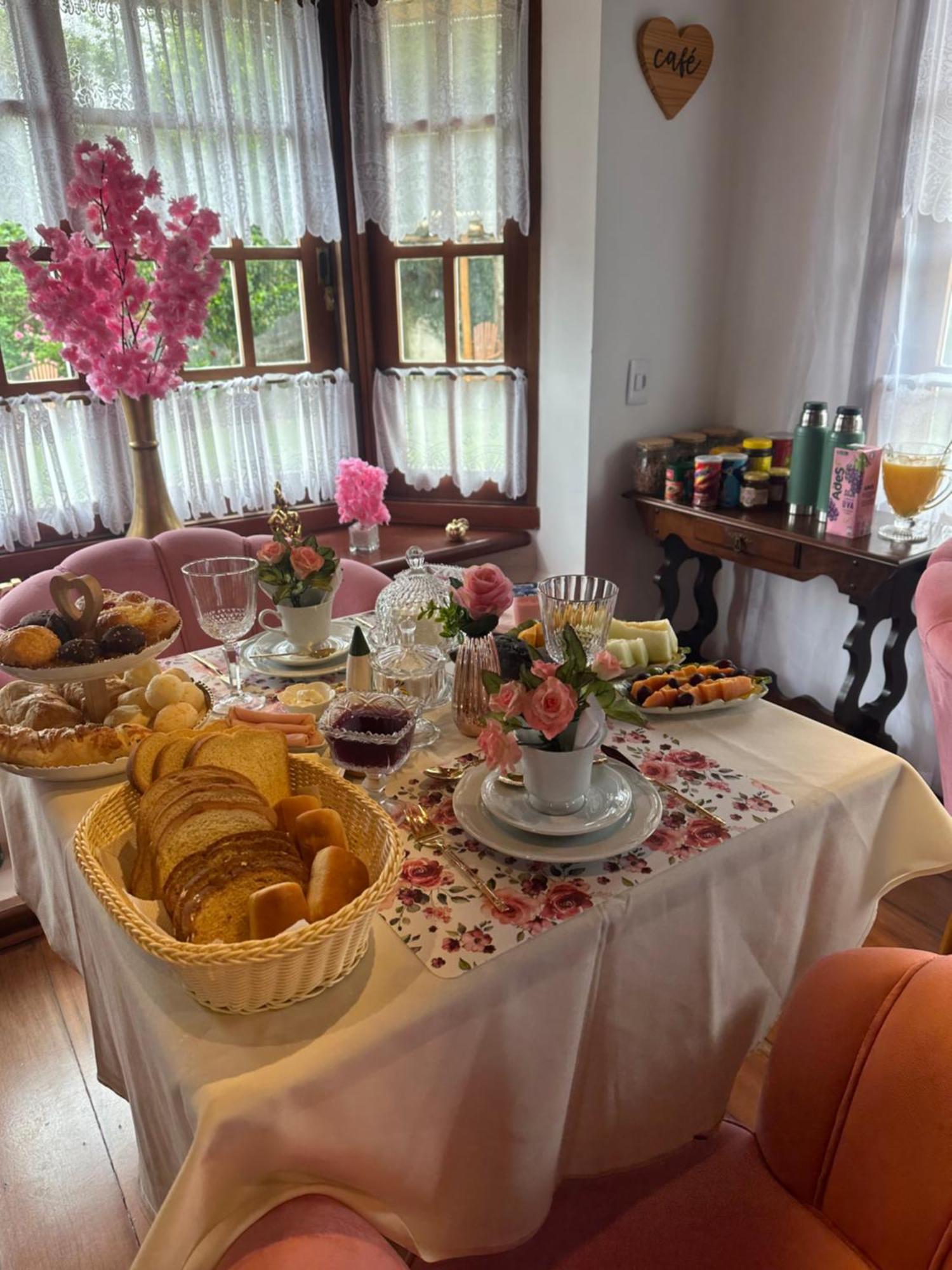 Estalagem Pink Village