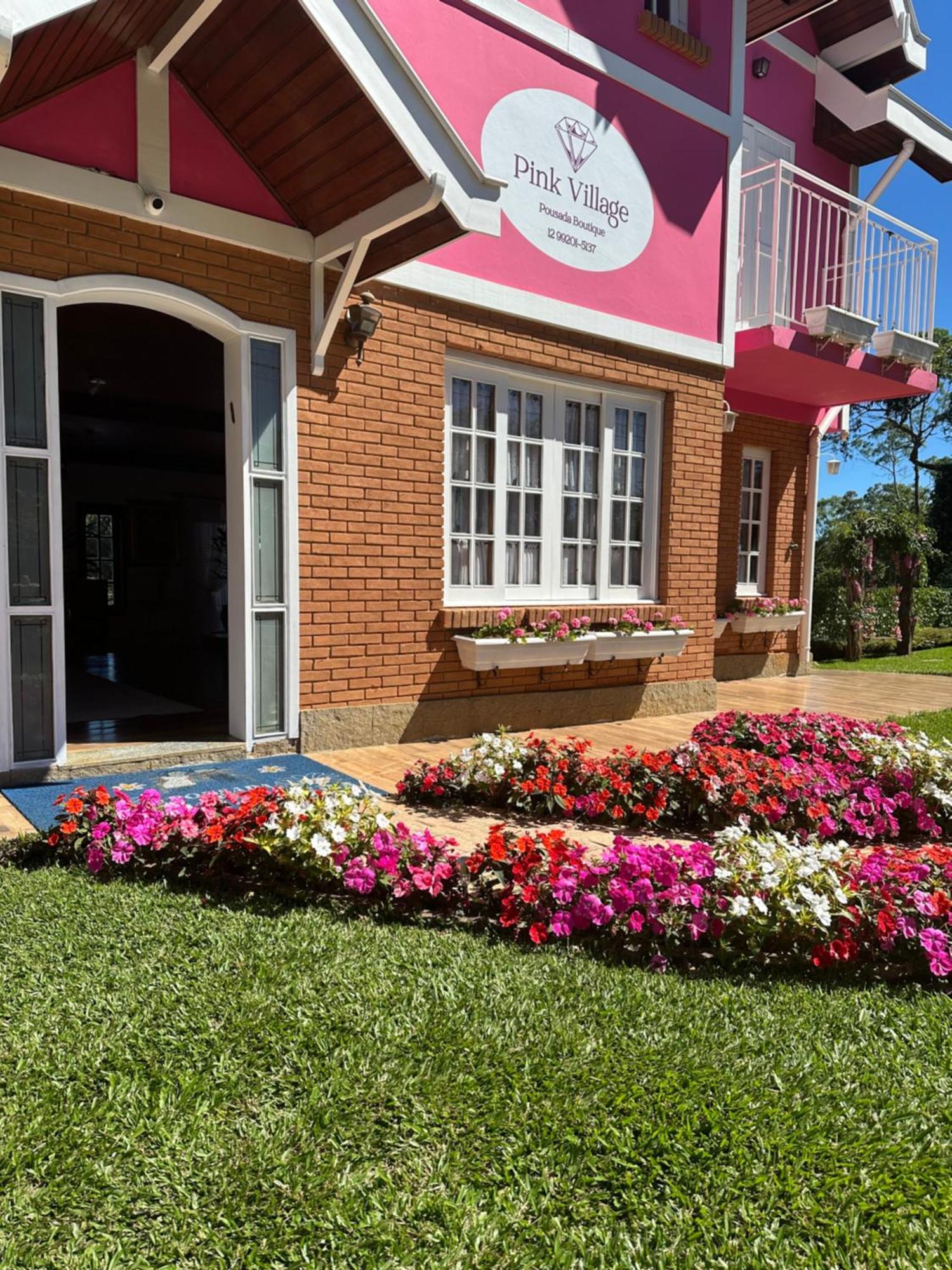 Estalagem Pink Village